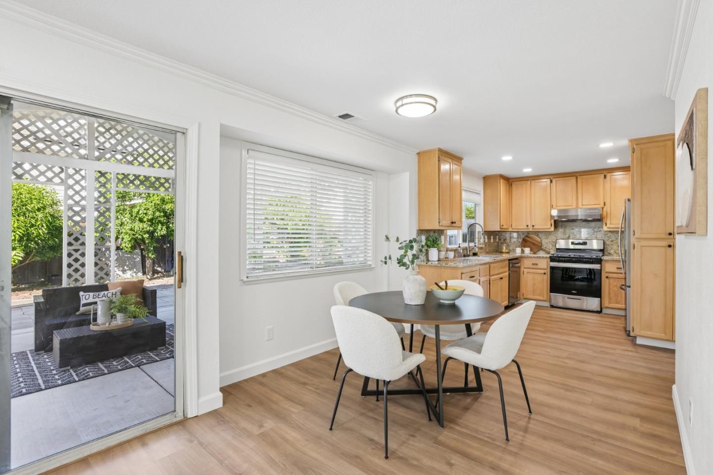 1916 Ridgemont DR