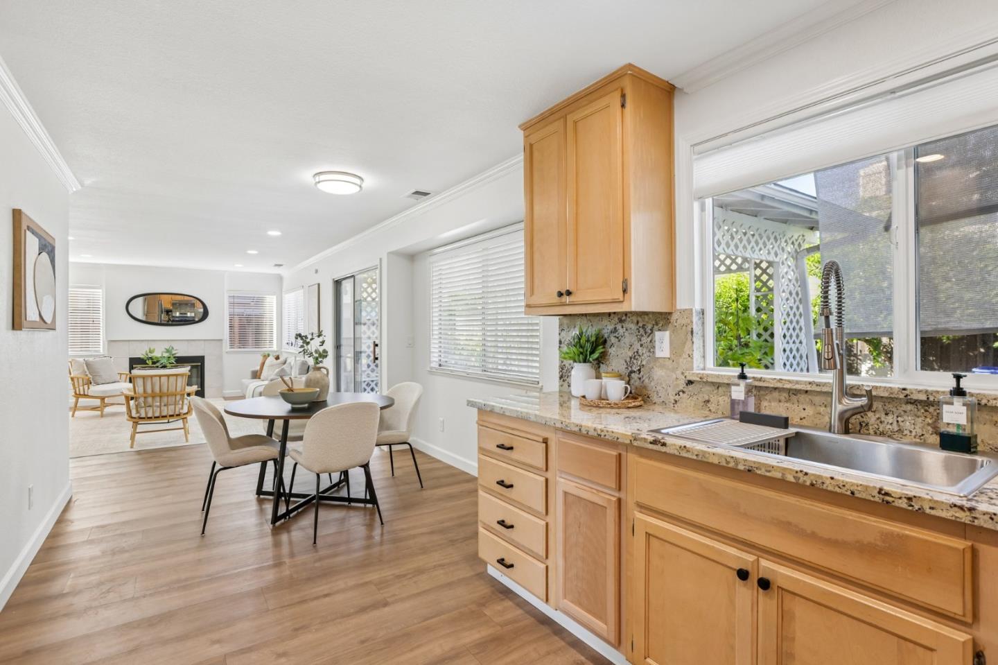 1916 Ridgemont DR