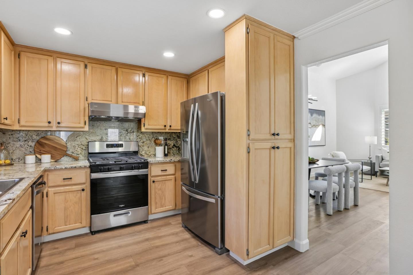 1916 Ridgemont DR