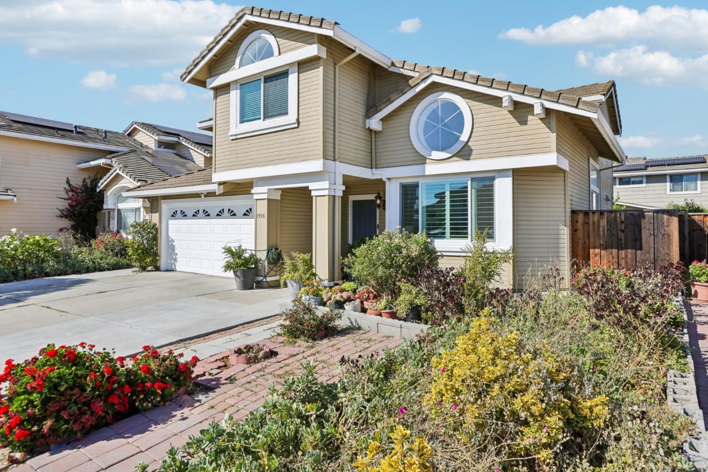 1916 Ridgemont DR