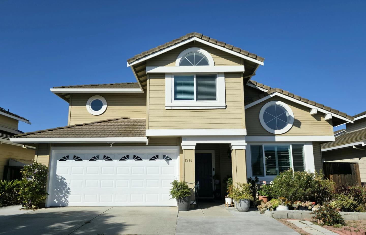 1916 Ridgemont DR