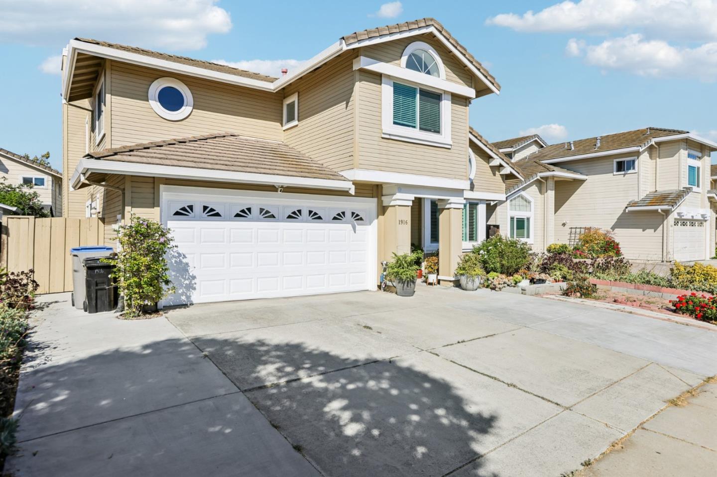 1916 Ridgemont DR