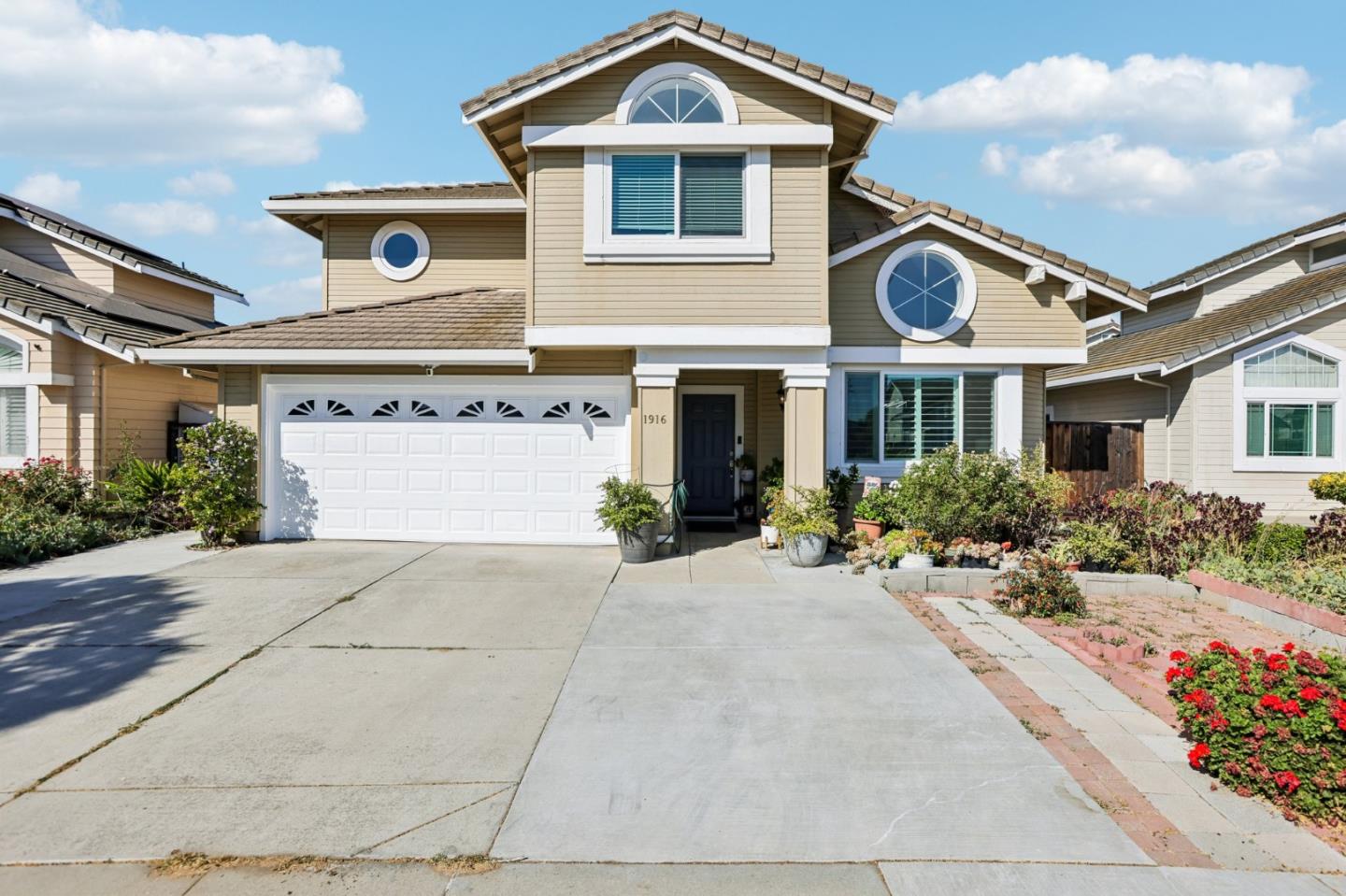 1916 Ridgemont DR