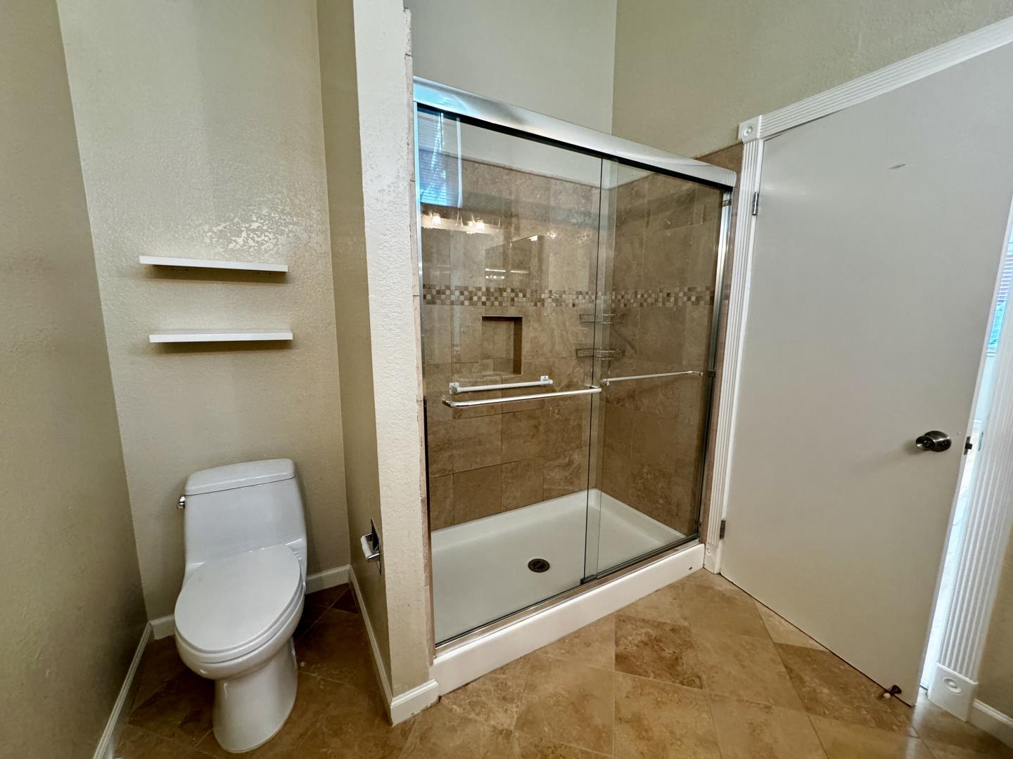 109 E Court LN