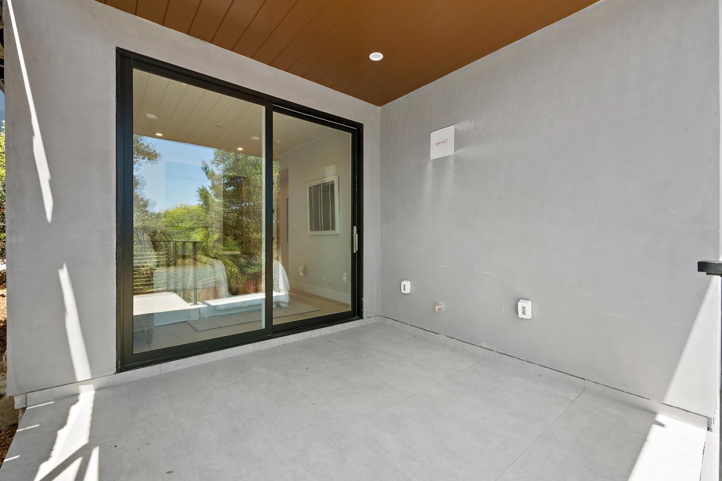 25 Highland AVE