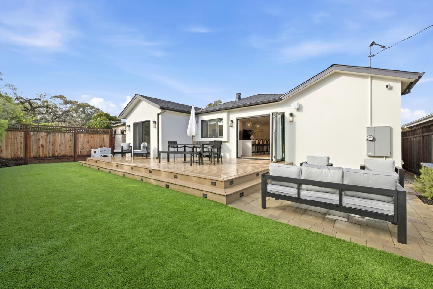 1129 Clovelly Lane