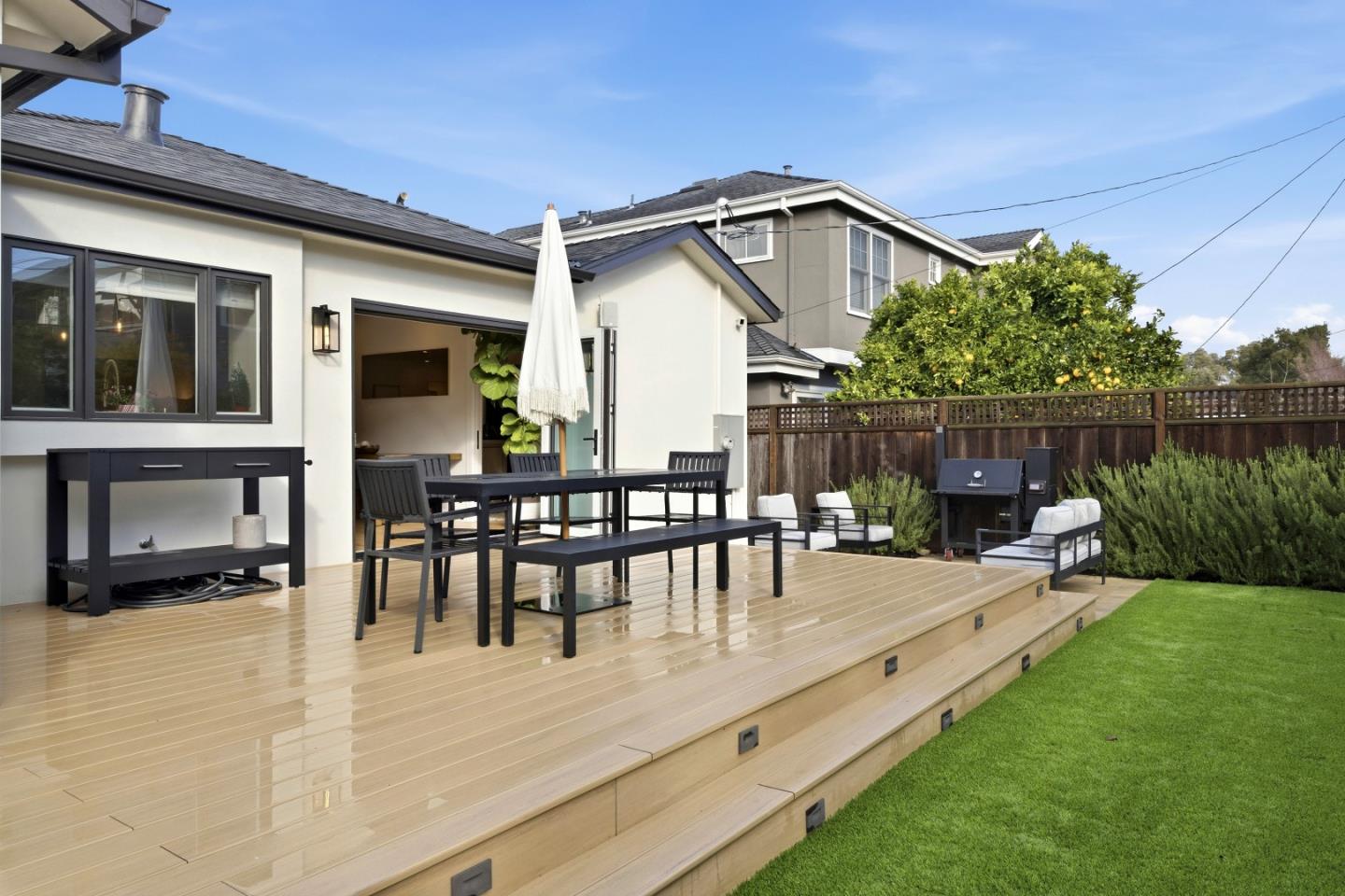 1129 Clovelly Lane