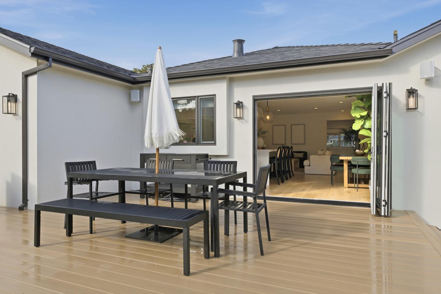 1129 Clovelly Lane