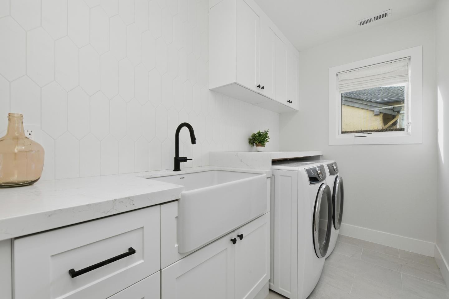 1129 Clovelly Lane