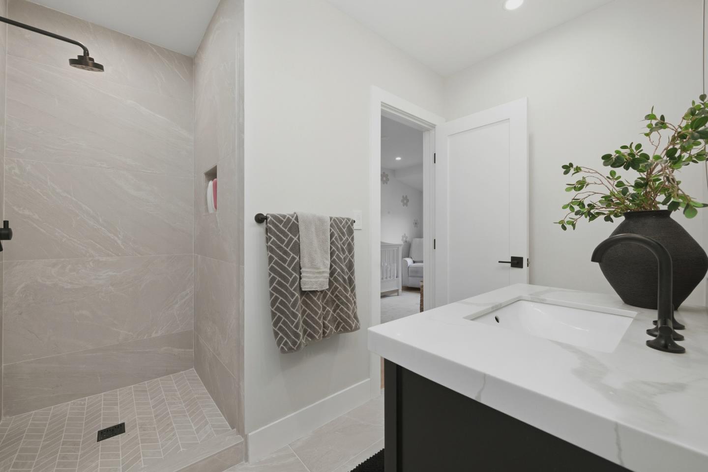 1129 Clovelly Lane