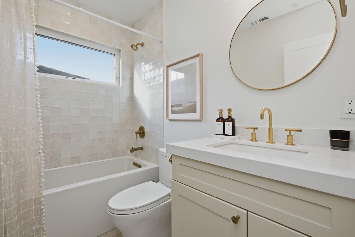 1129 Clovelly Lane