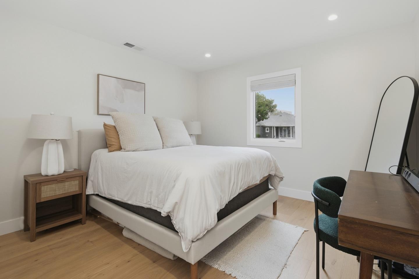 1129 Clovelly Lane