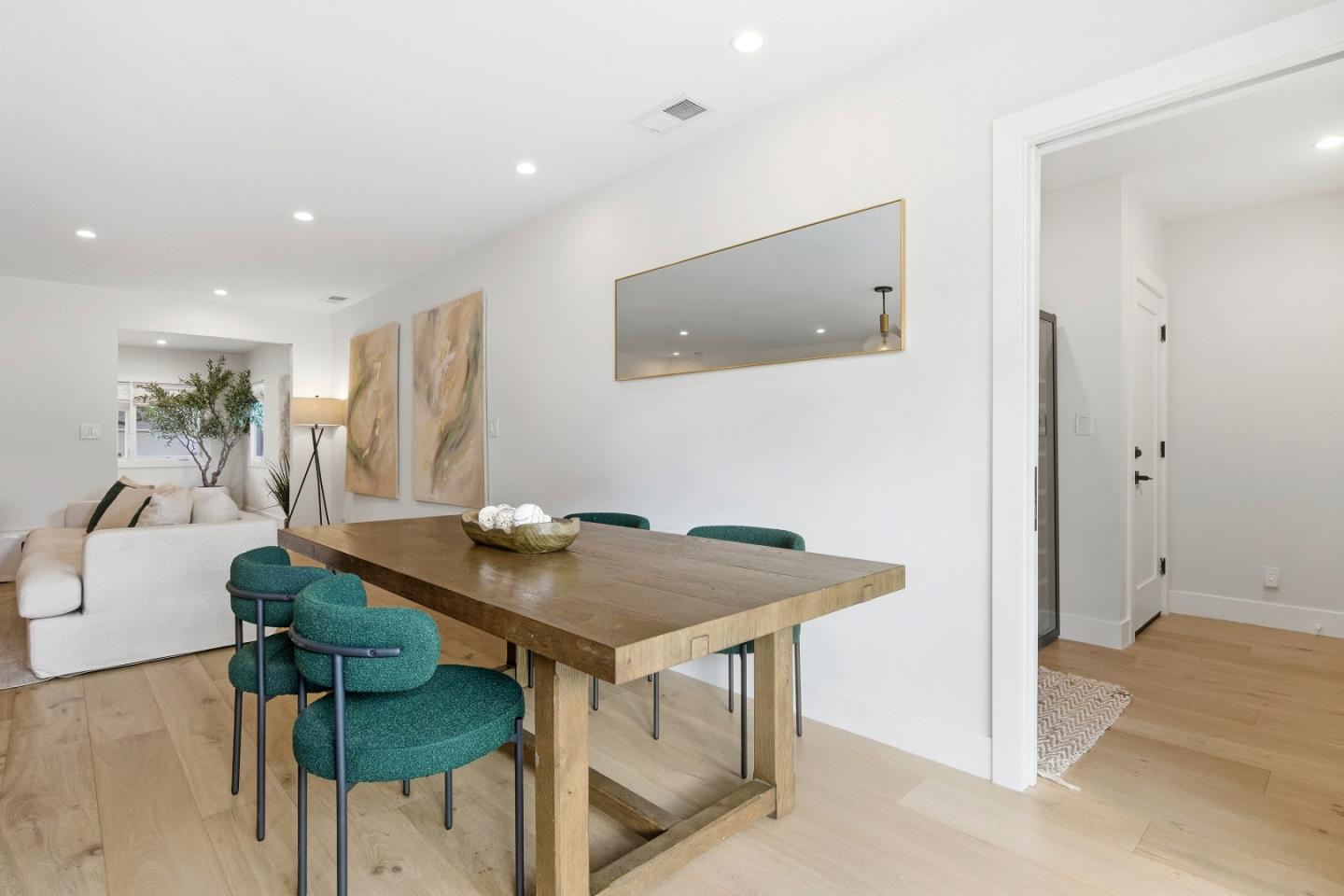 1129 Clovelly Lane