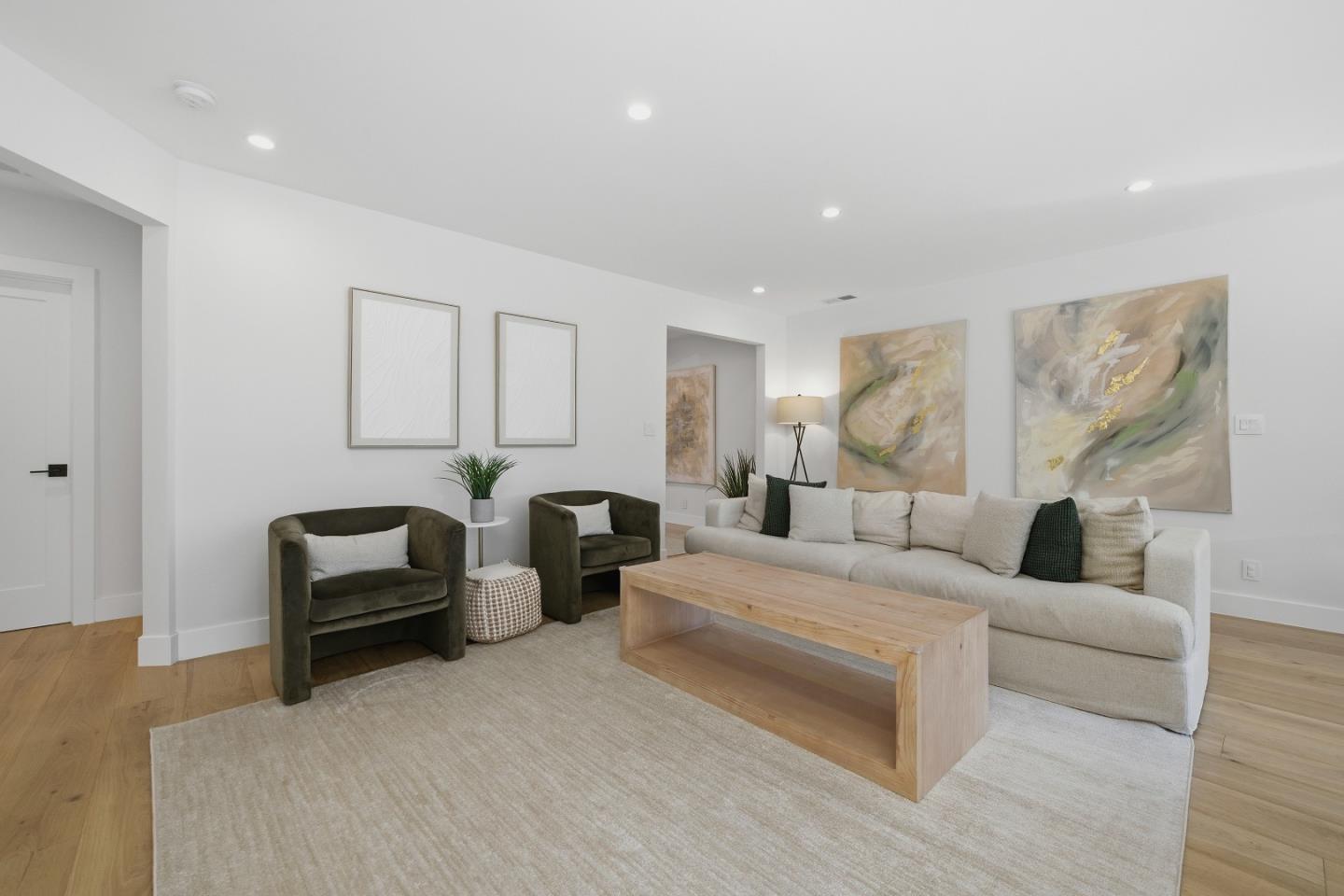 1129 Clovelly Lane