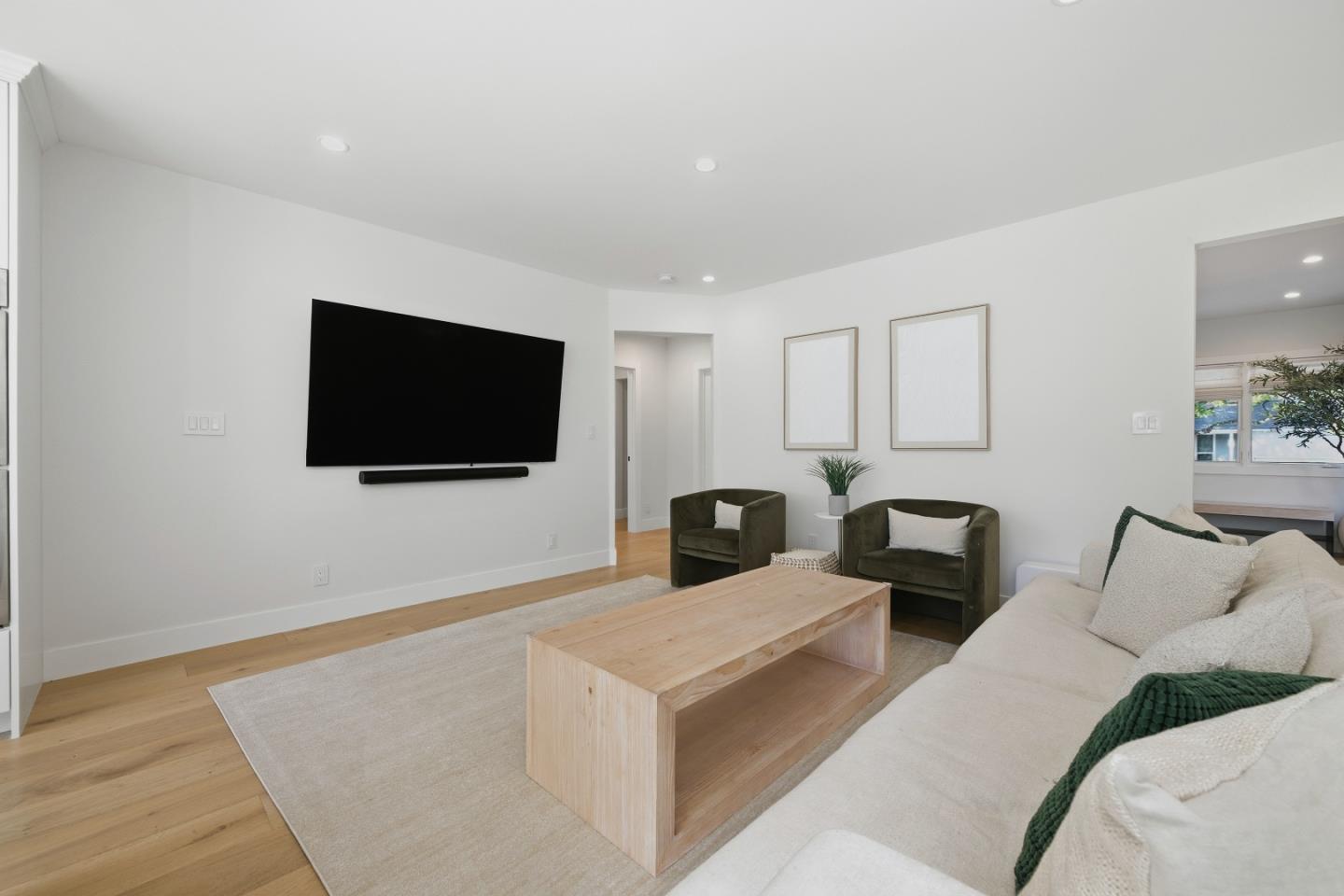 1129 Clovelly Lane
