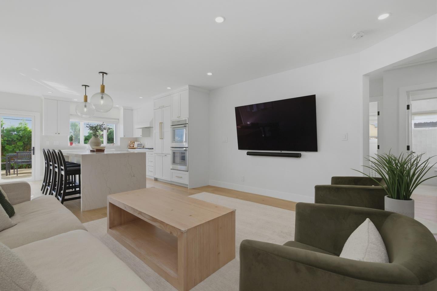 1129 Clovelly Lane