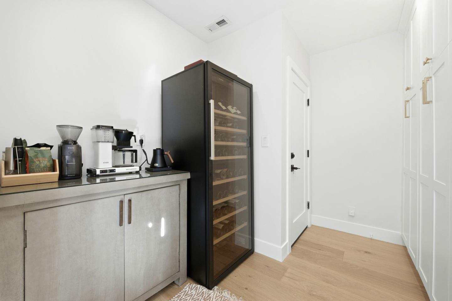 1129 Clovelly Lane
