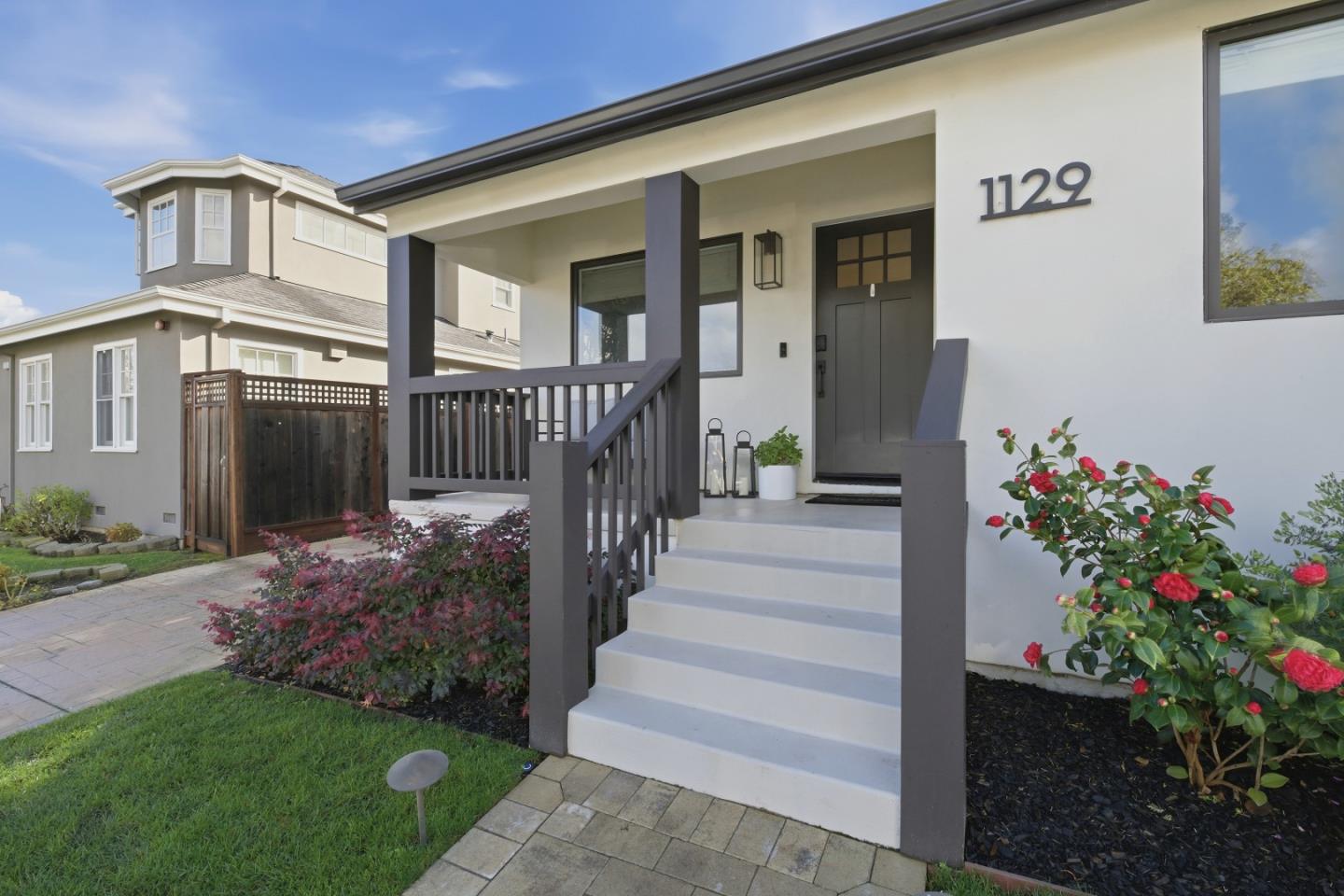 1129 Clovelly Lane