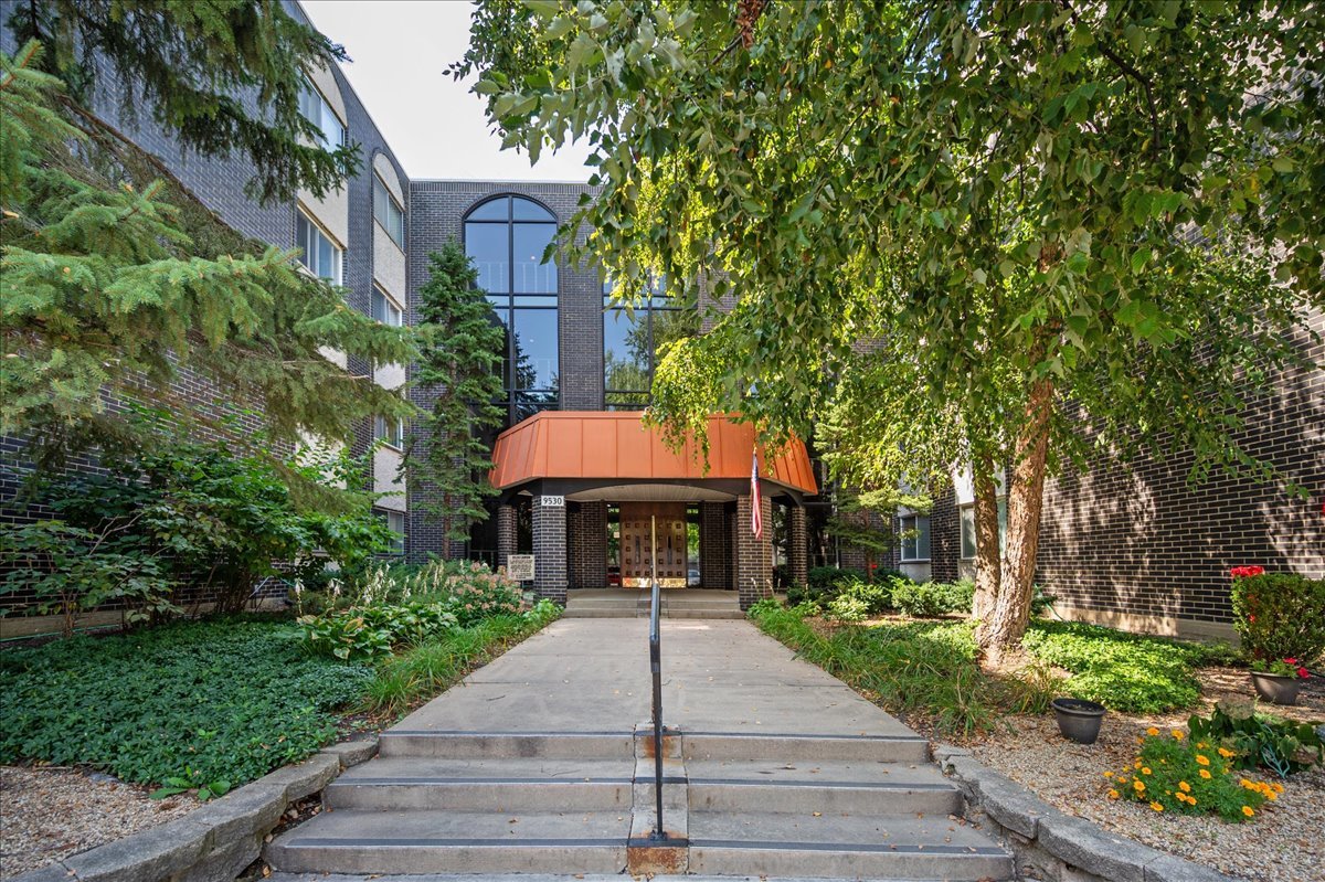 9530 N Lamon Avenue N Unit: 403