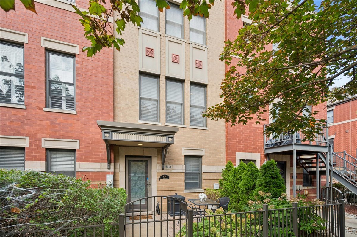 634 W Oak Street