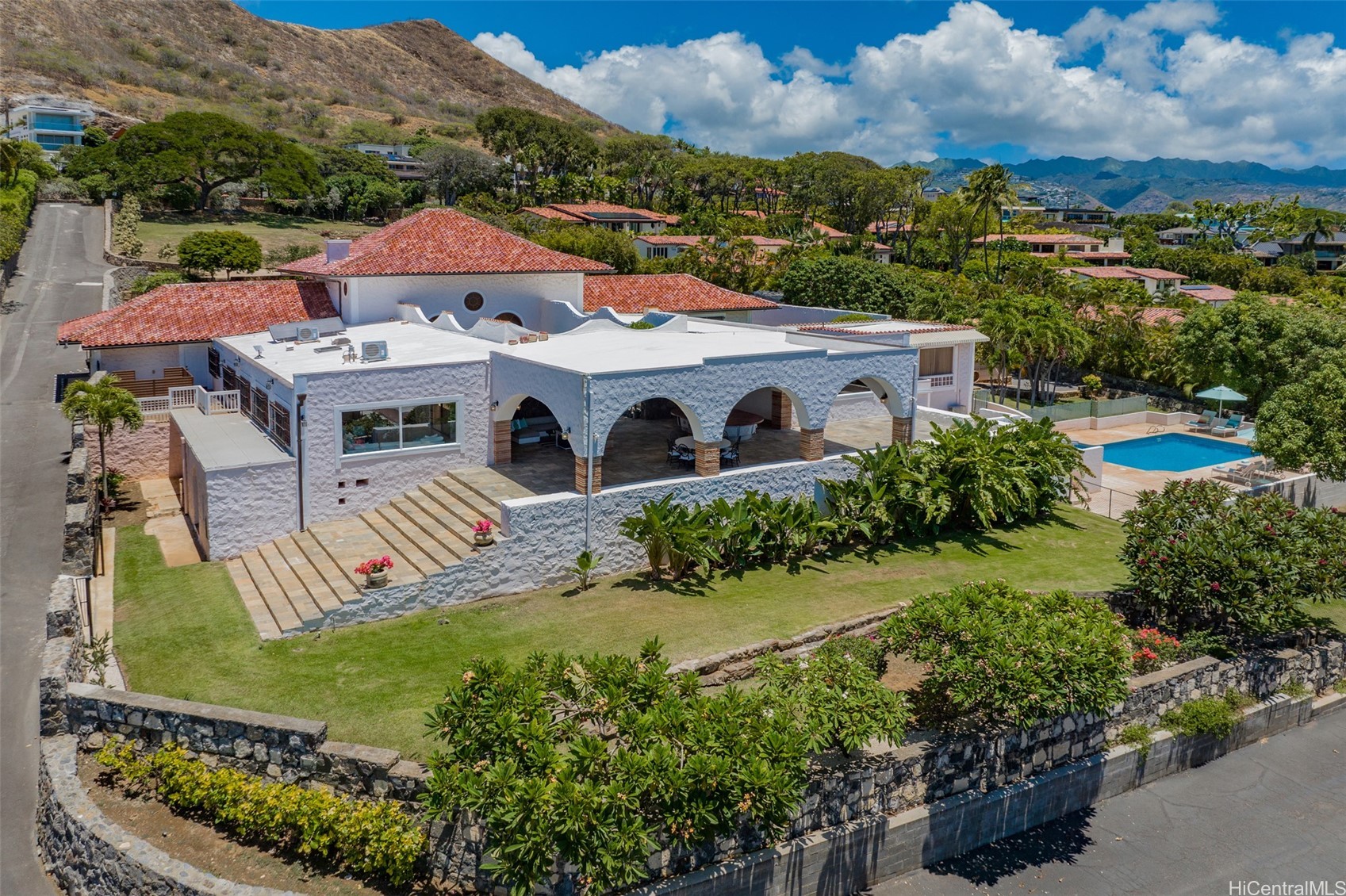 3735 Diamond Head Road