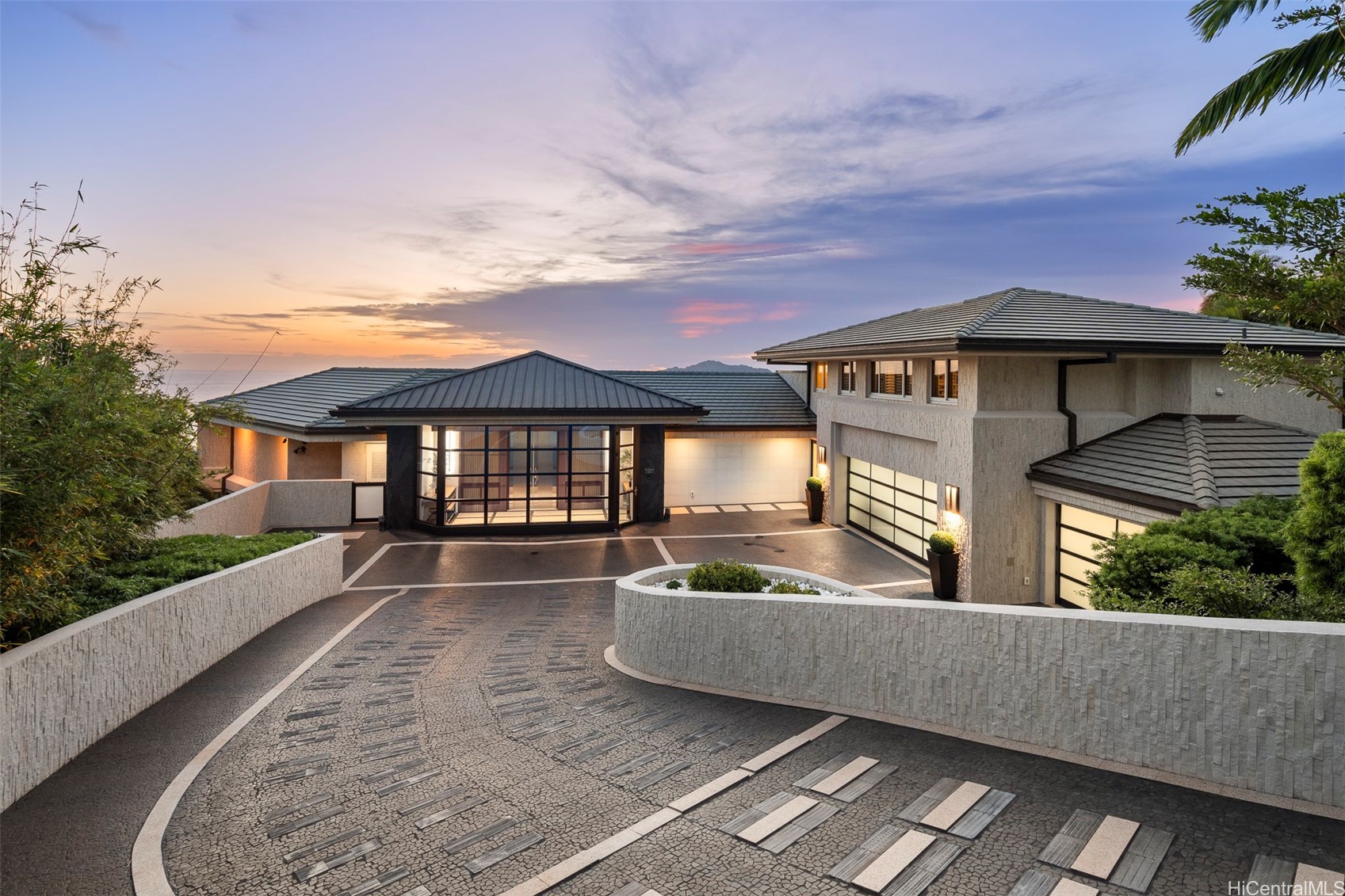 360 Puuikena Drive
