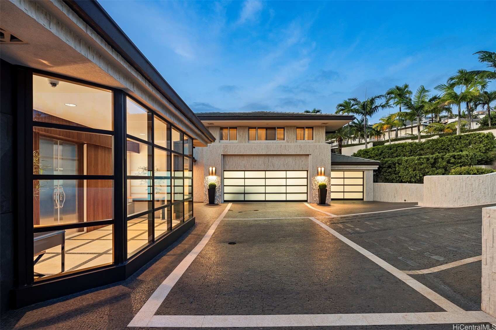 360 Puuikena Drive