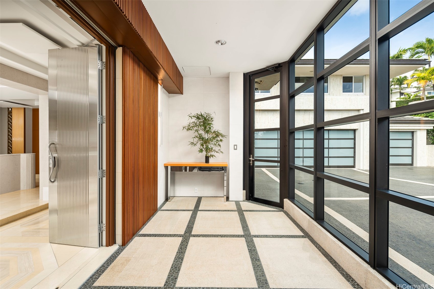 360 Puuikena Drive