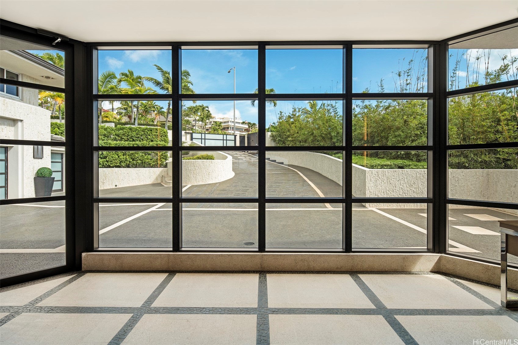 360 Puuikena Drive
