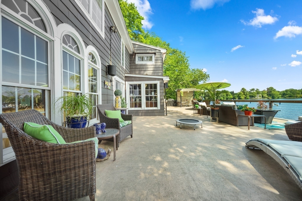 220 Oakridge Ave.