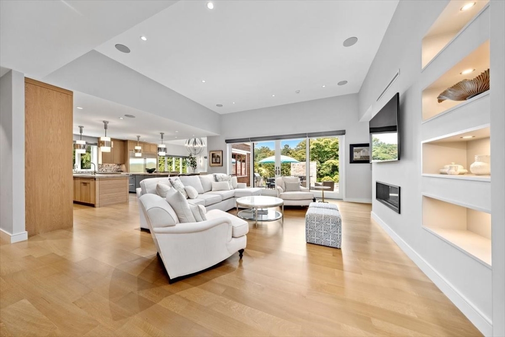2 Black Rock Dr