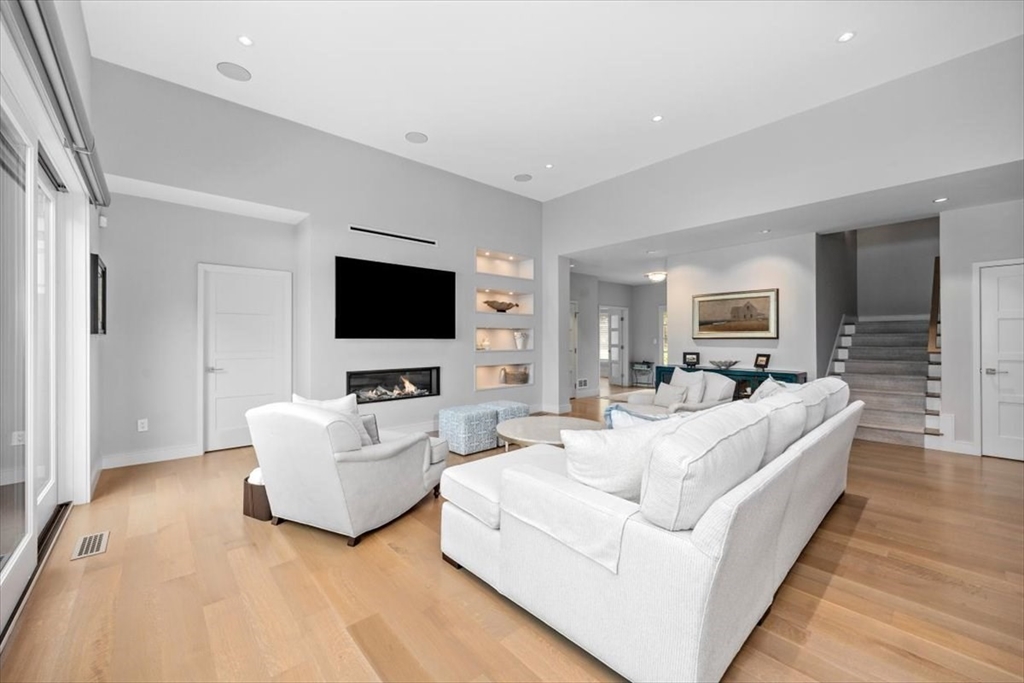 2 Black Rock Dr