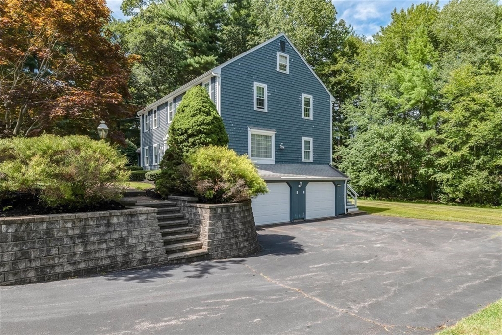248 Larchmont Ln