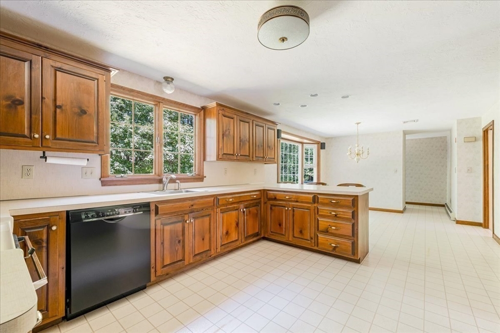 248 Larchmont Ln