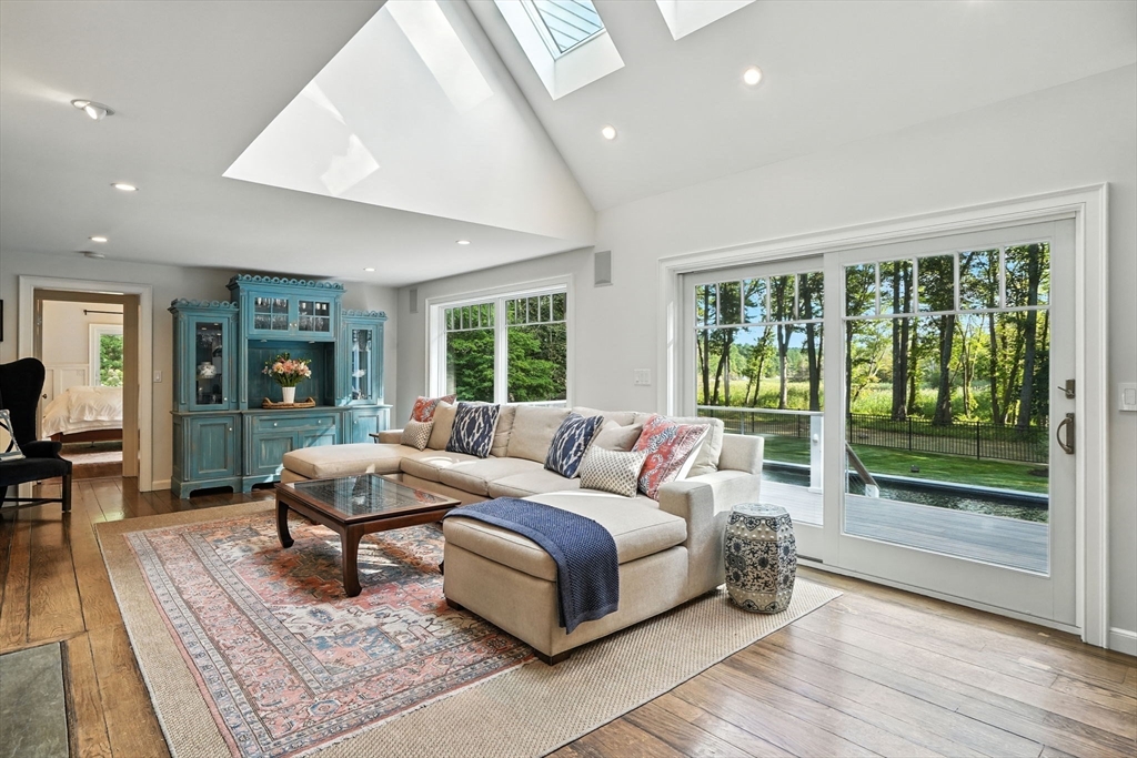 10 Arrowhead Drive