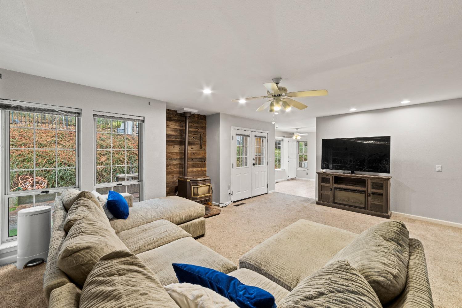 935 W Weimar Cross Road