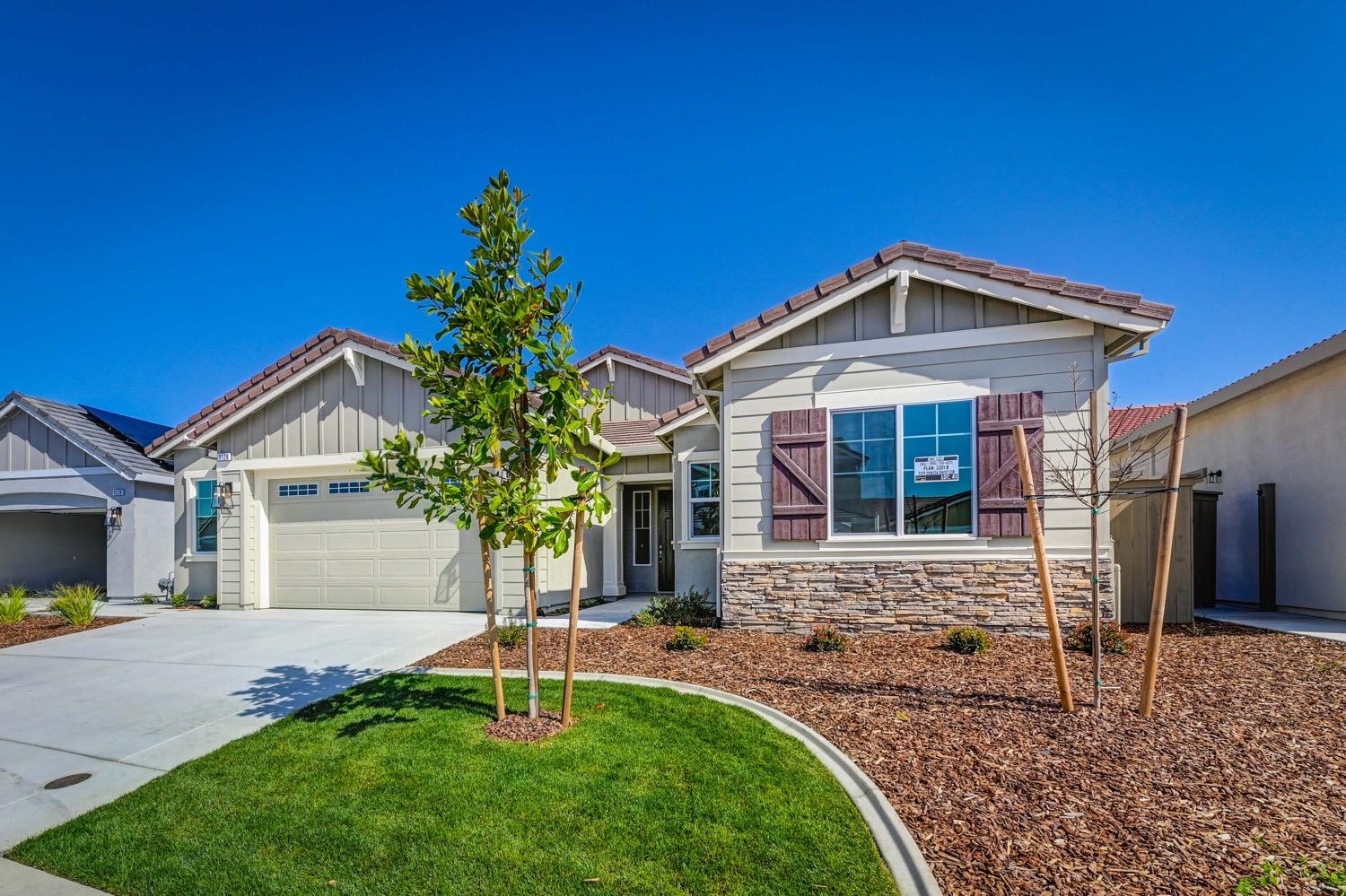 3120 Shasta Daisy Circle