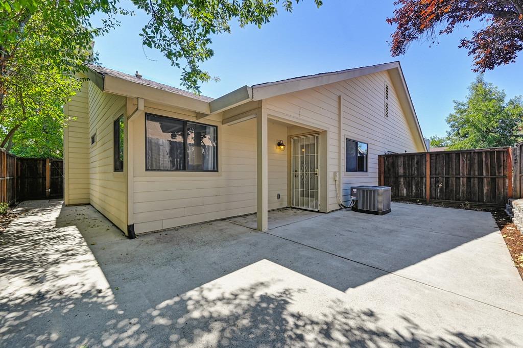 3552 Laird Street