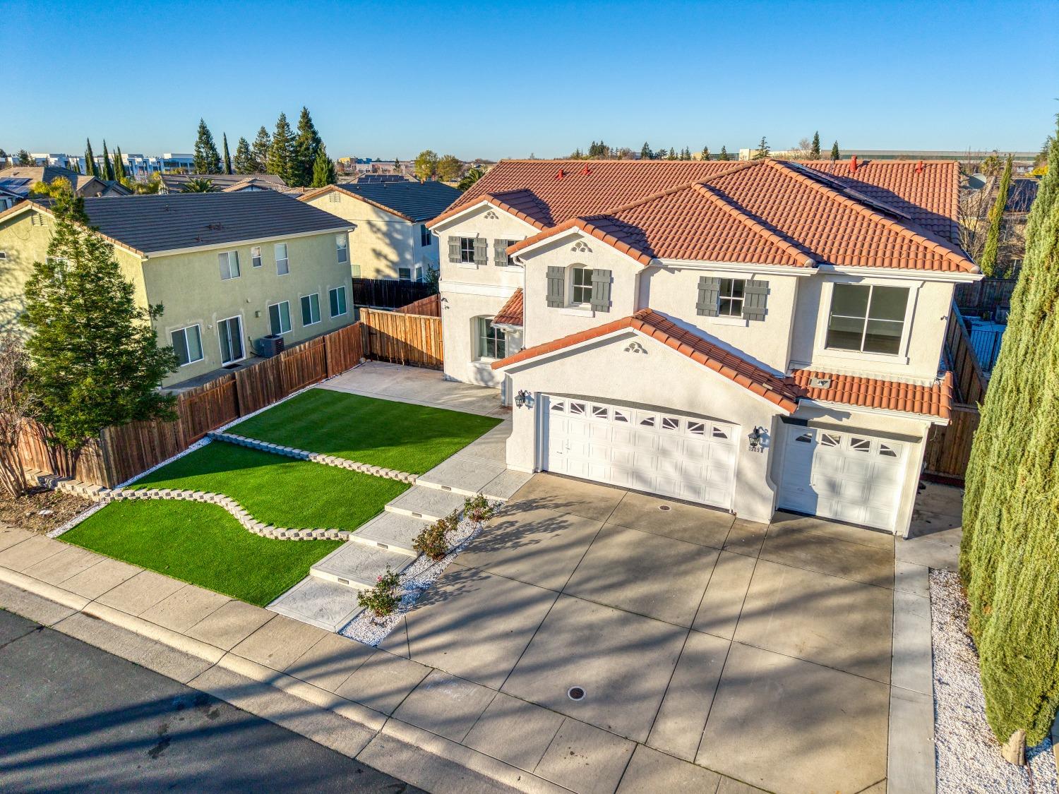 1909 Azalea Way