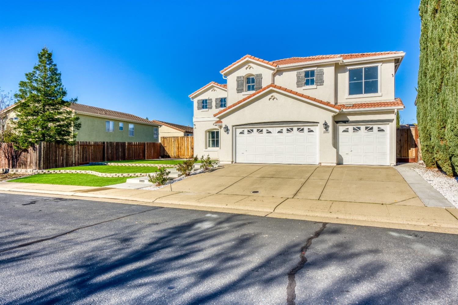 1909 Azalea Way