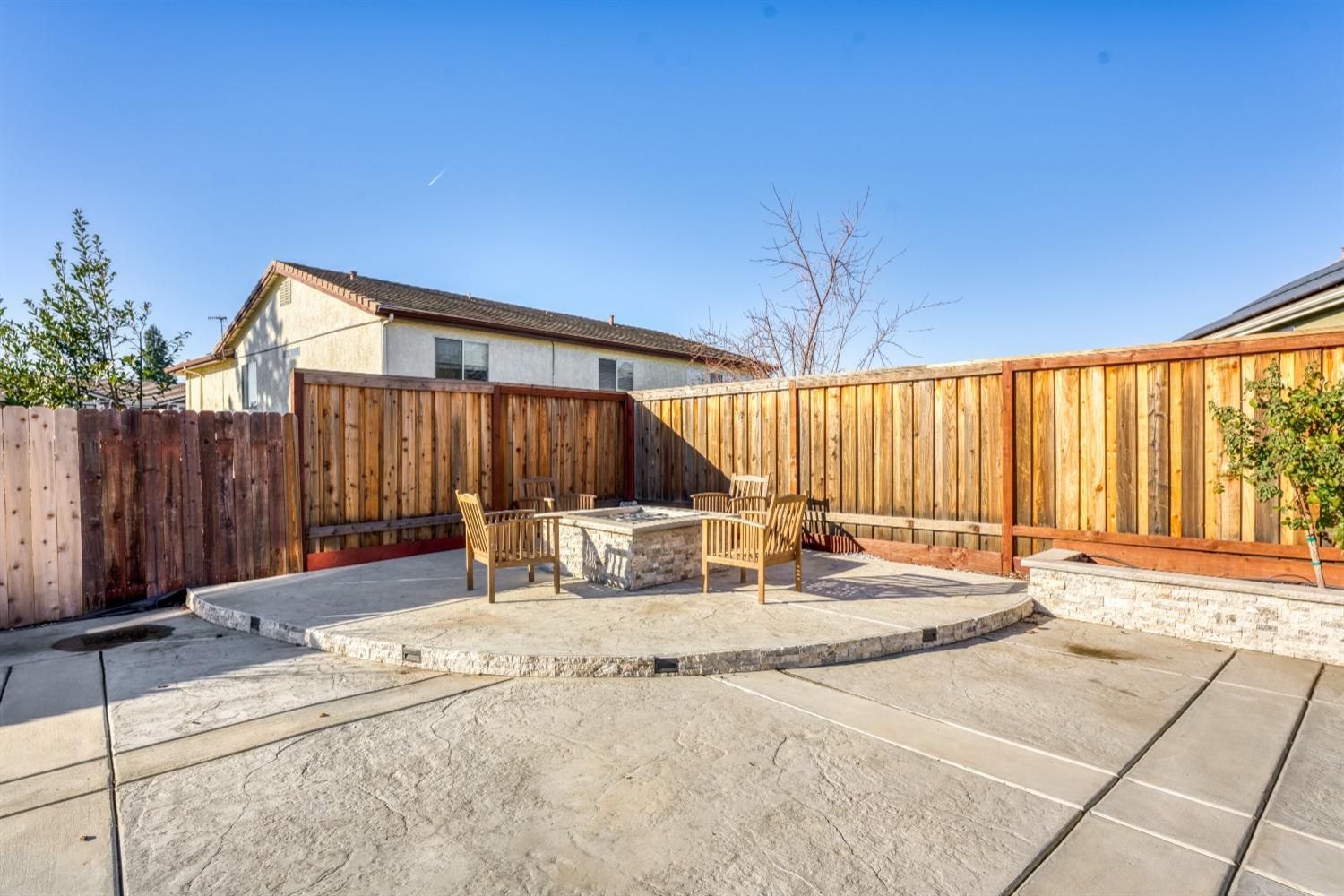 1909 Azalea Way