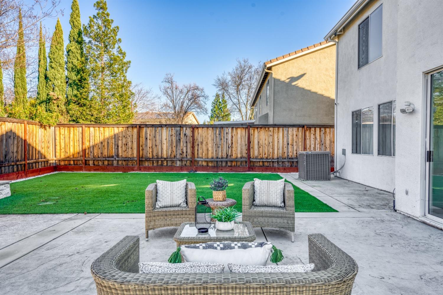 1909 Azalea Way