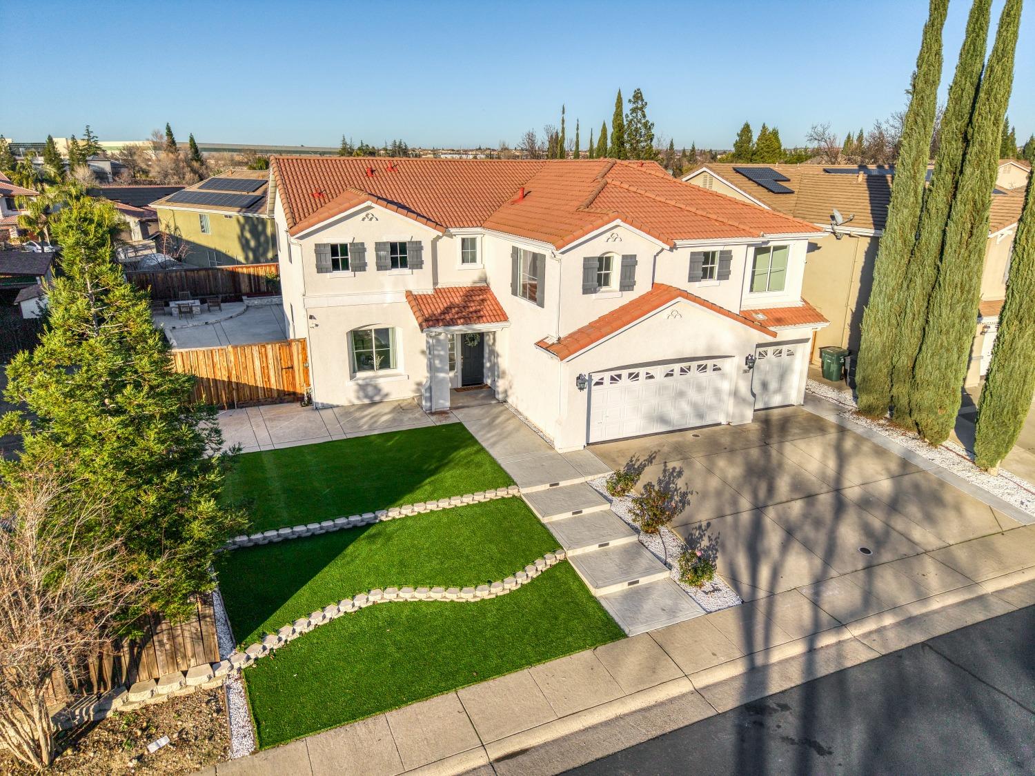 1909 Azalea Way
