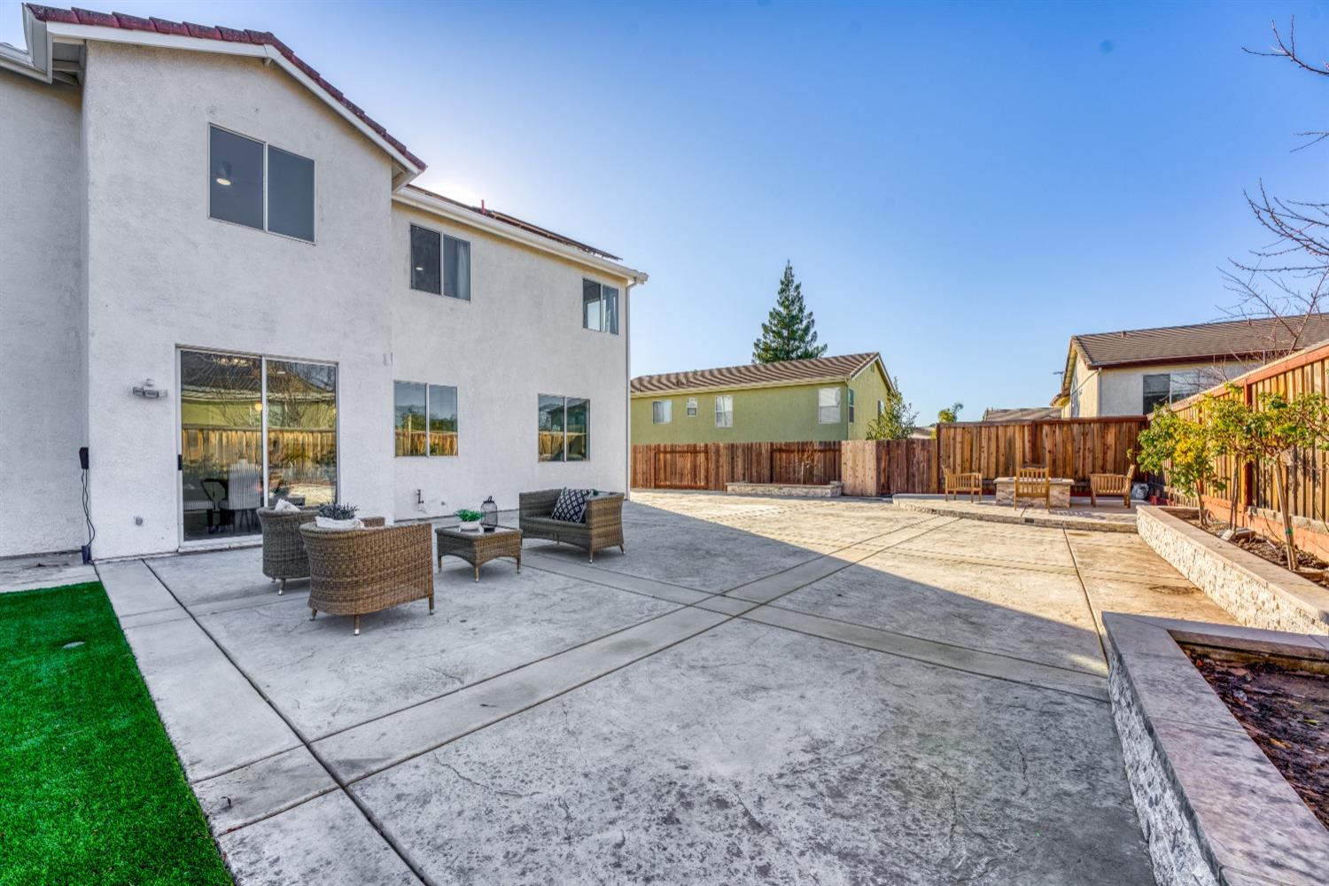 1909 Azalea Way