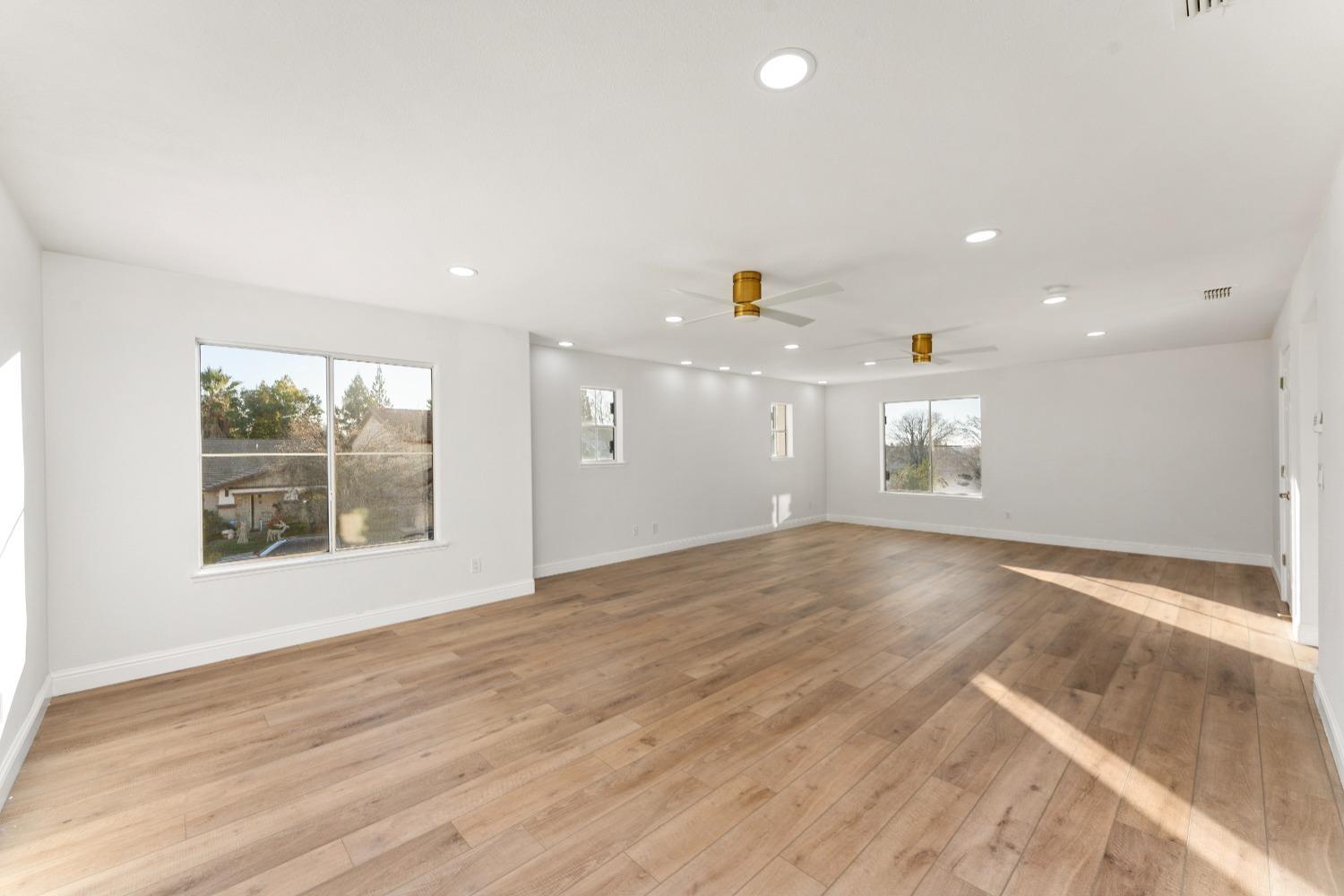 1909 Azalea Way