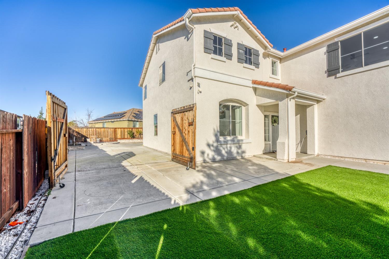 1909 Azalea Way