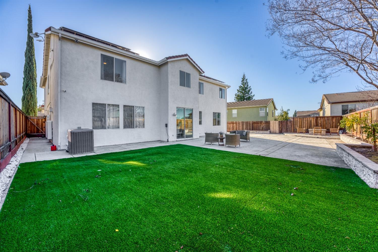 1909 Azalea Way