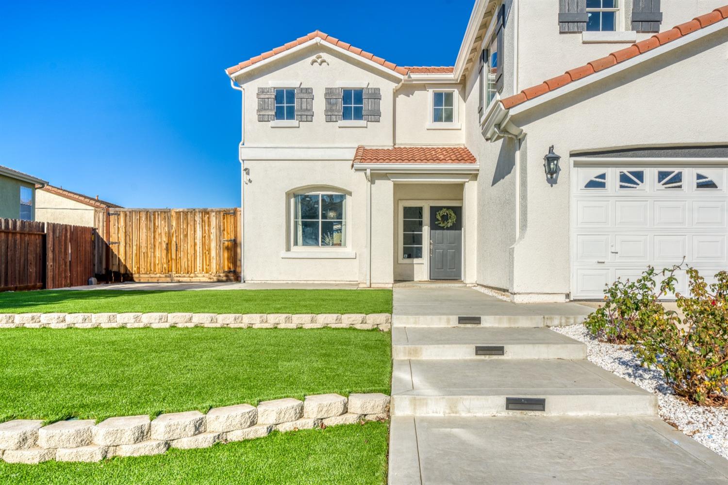 1909 Azalea Way
