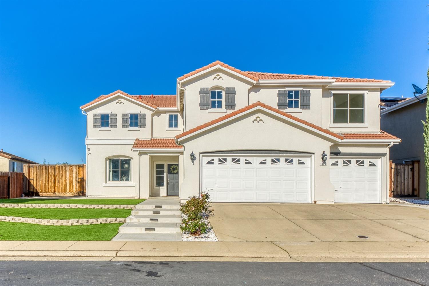 1909 Azalea Way