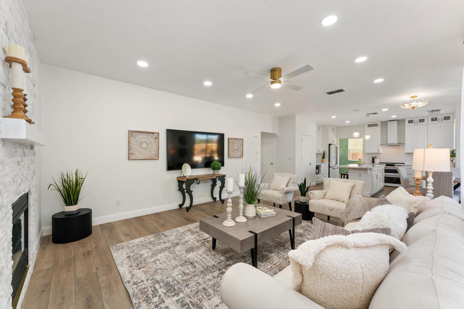 1909 Azalea Way